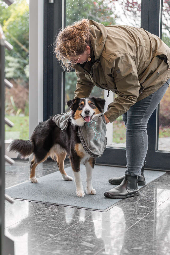 TRIXIE Handtuch mit Handlaschen